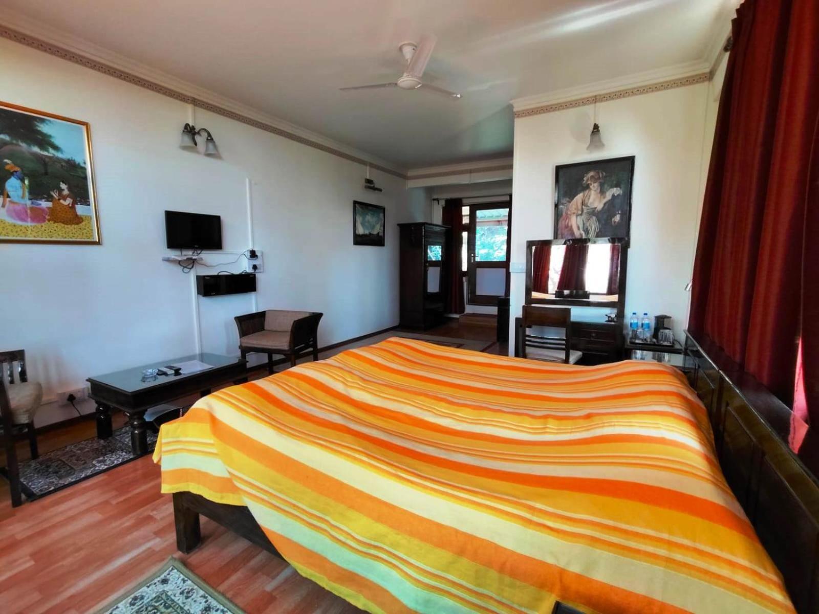 Clouds End Villa, A Heritage Home Stay, 10 Mins From Mcleodganj Dharamshala