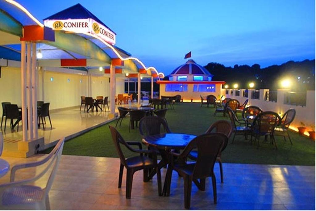 Hotel Treebo Trend Gk Conifer 3*
