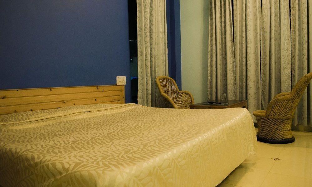 Fabhotel Greenwoods Guest house