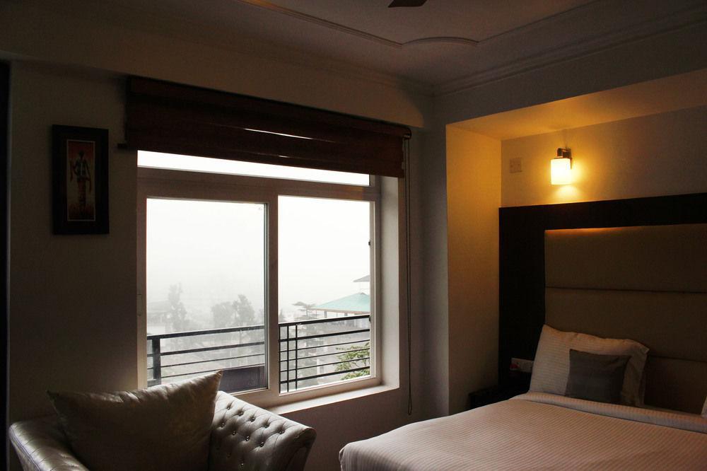 Oyo Bhagsu Waterfall Hotel 3*