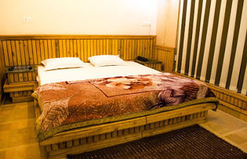 Fabhotel Greenwoods Guest house
