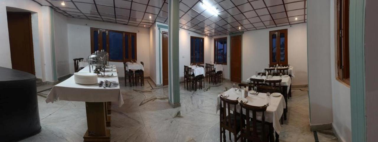 Divyansh Hotel 2*