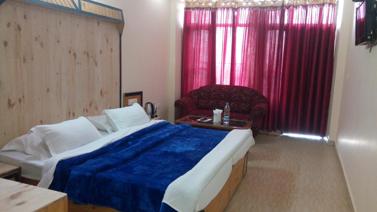 Hotel Grand Hill *