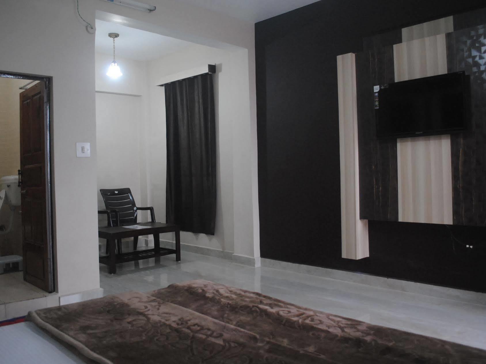 Hotel Dharamkot 2*