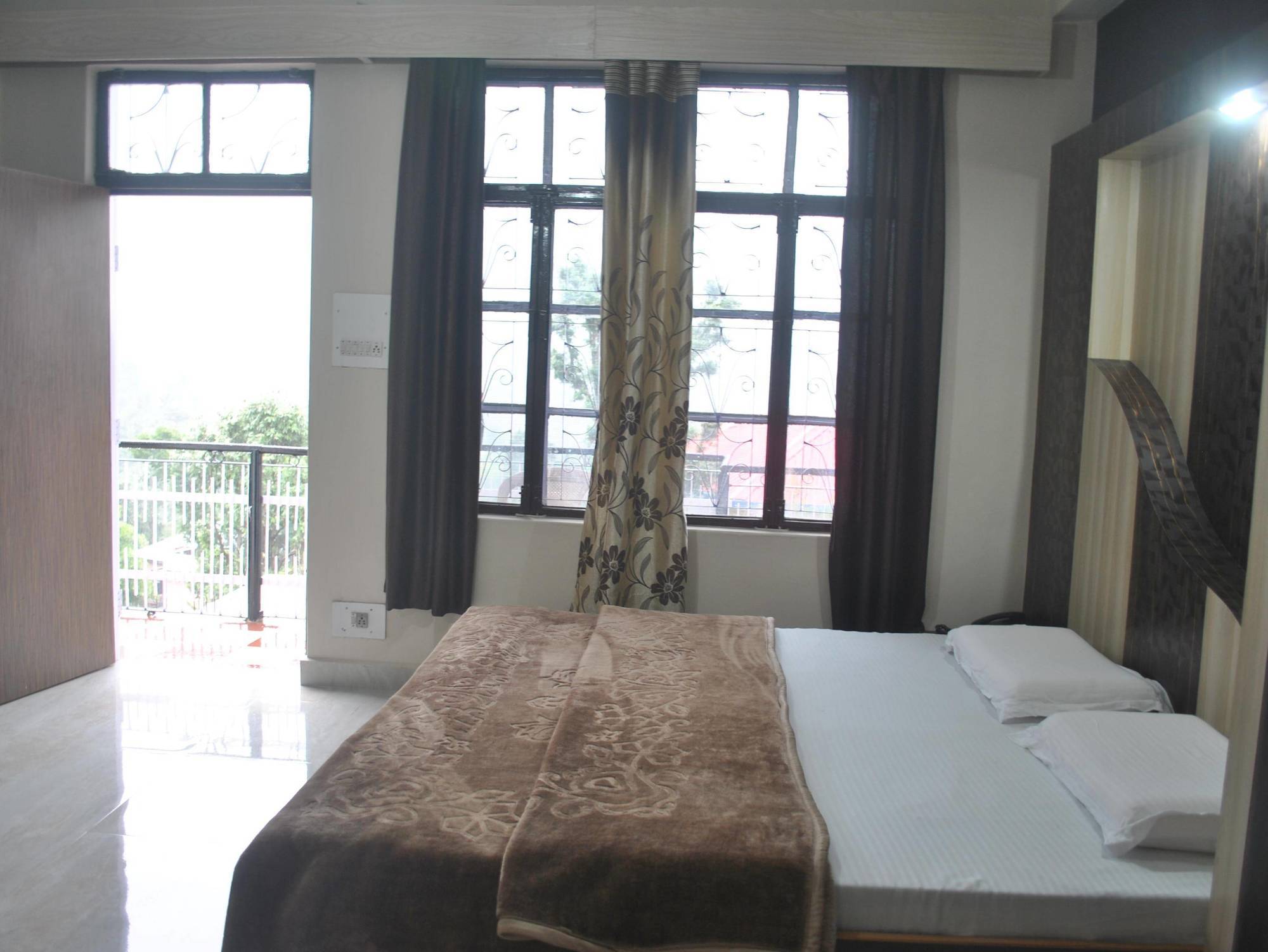 Dharamkot Hotel