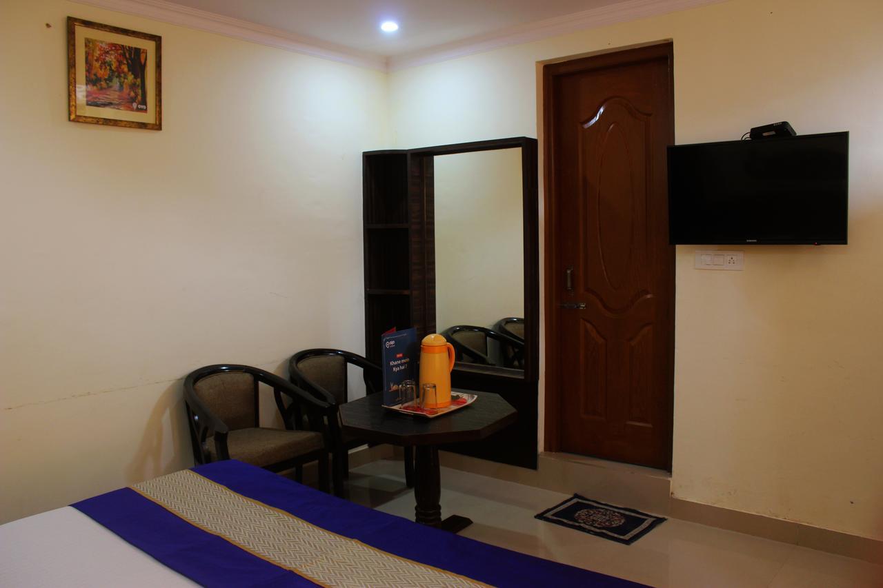 Oyo 4205 Anuj Regency