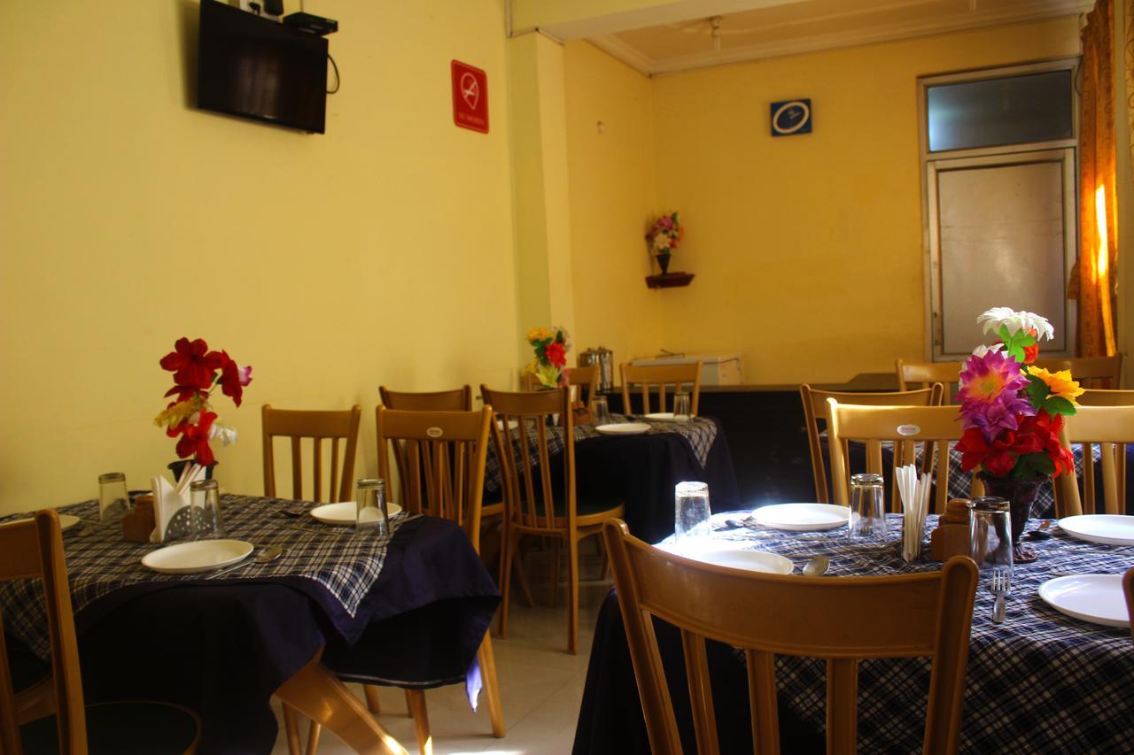 Oyo 4205 Anuj Regency 3*