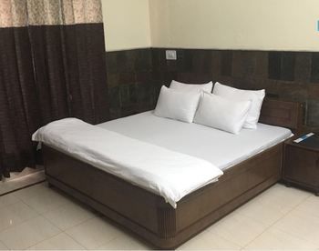 Hotel Goroomgo The Sojourn, Adharshila & Gulmohar Dharamshala