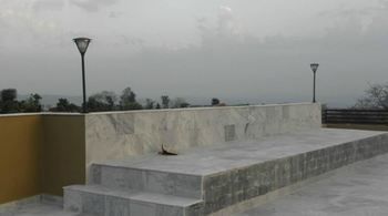 Hotel Goroomgo The Sojourn, Adharshila & Gulmohar Dharamshala