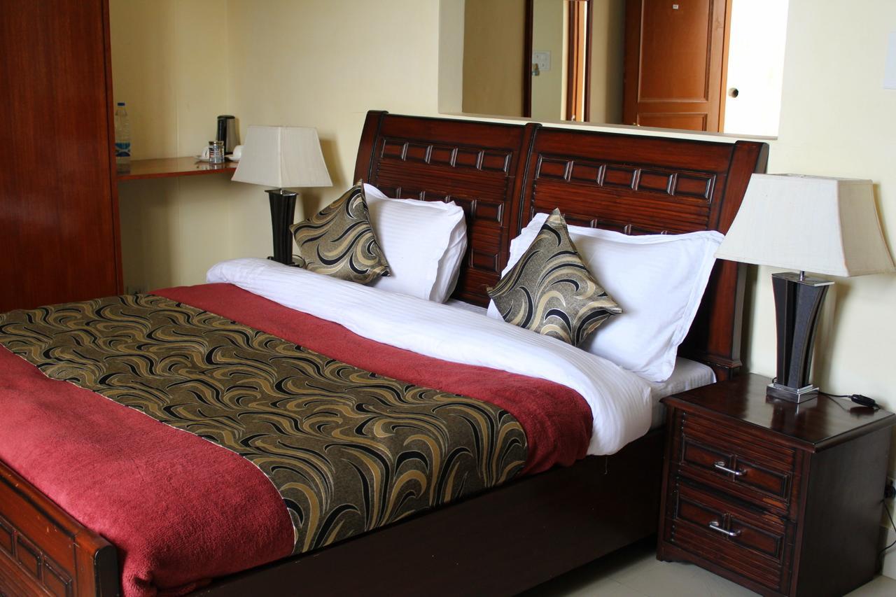 Deodar Hotel 3*