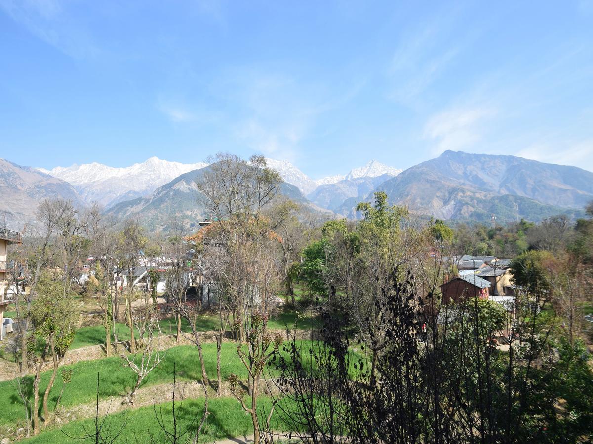 Highland Village 4*