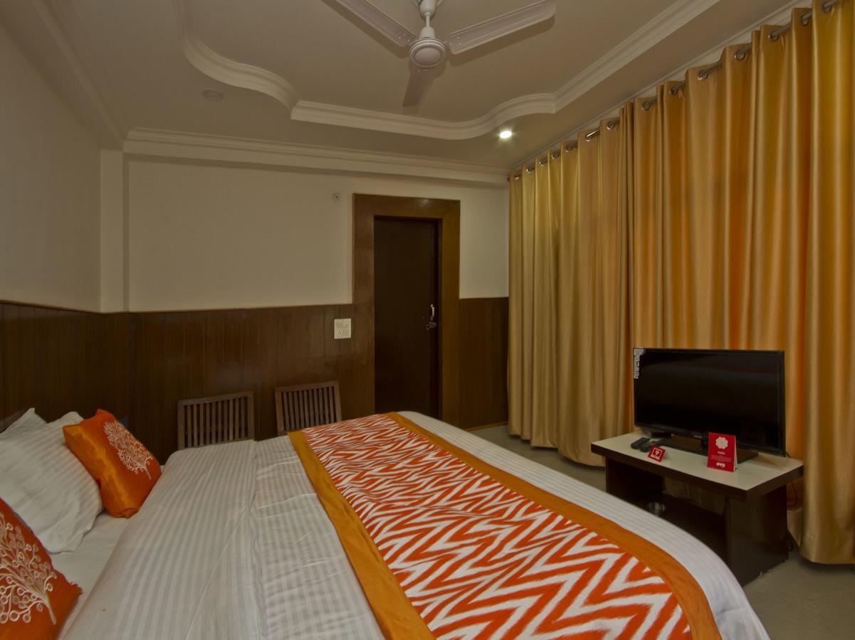 Oyo 8455 Akash Hotel 3*
