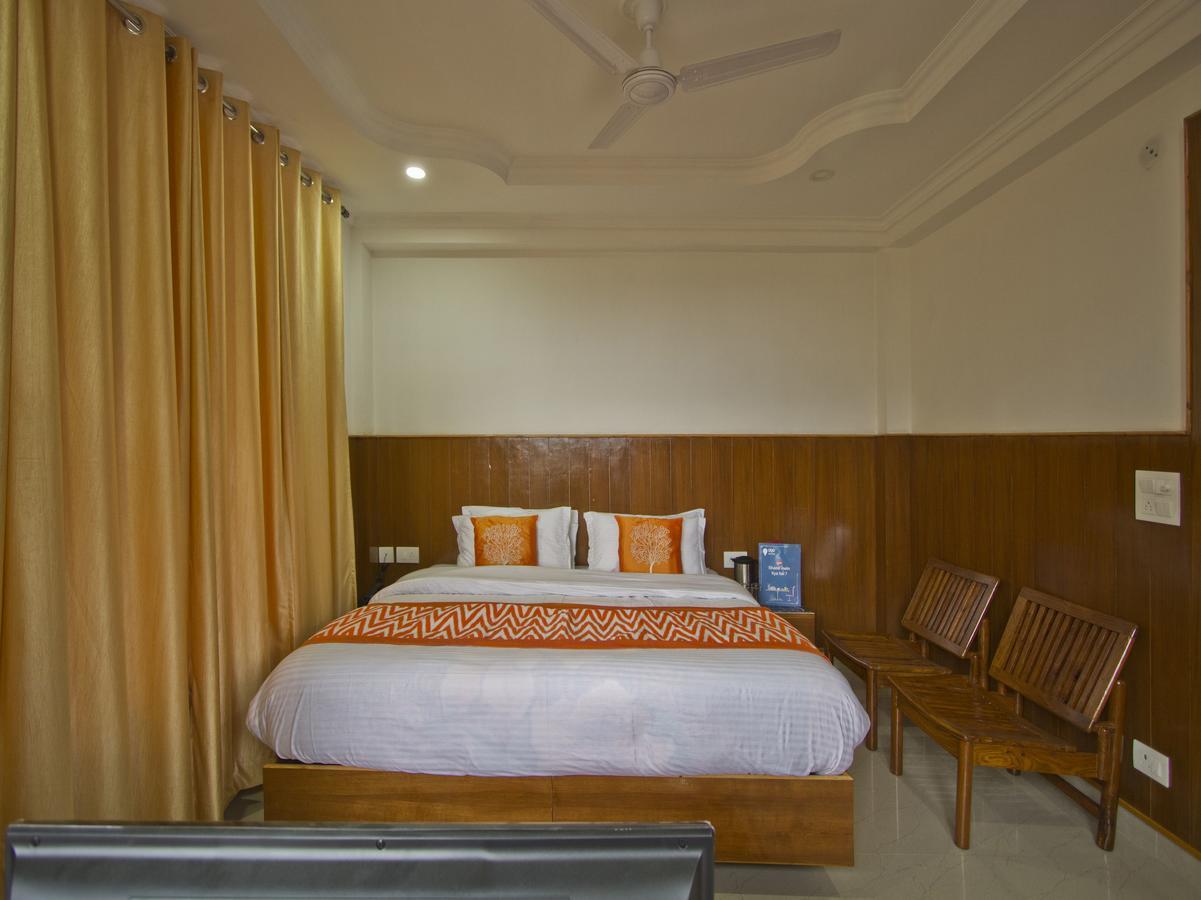 Oyo 8455 Akash Hotel 3*