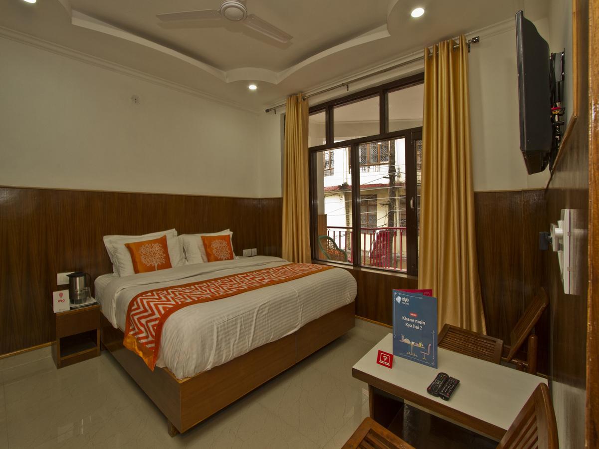 Oyo 8455 Akash Hotel 3*