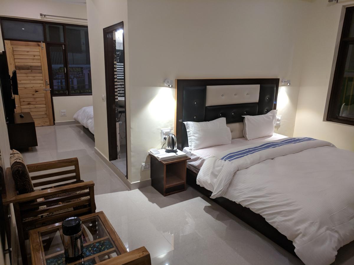 Fabhotel Rakus Place