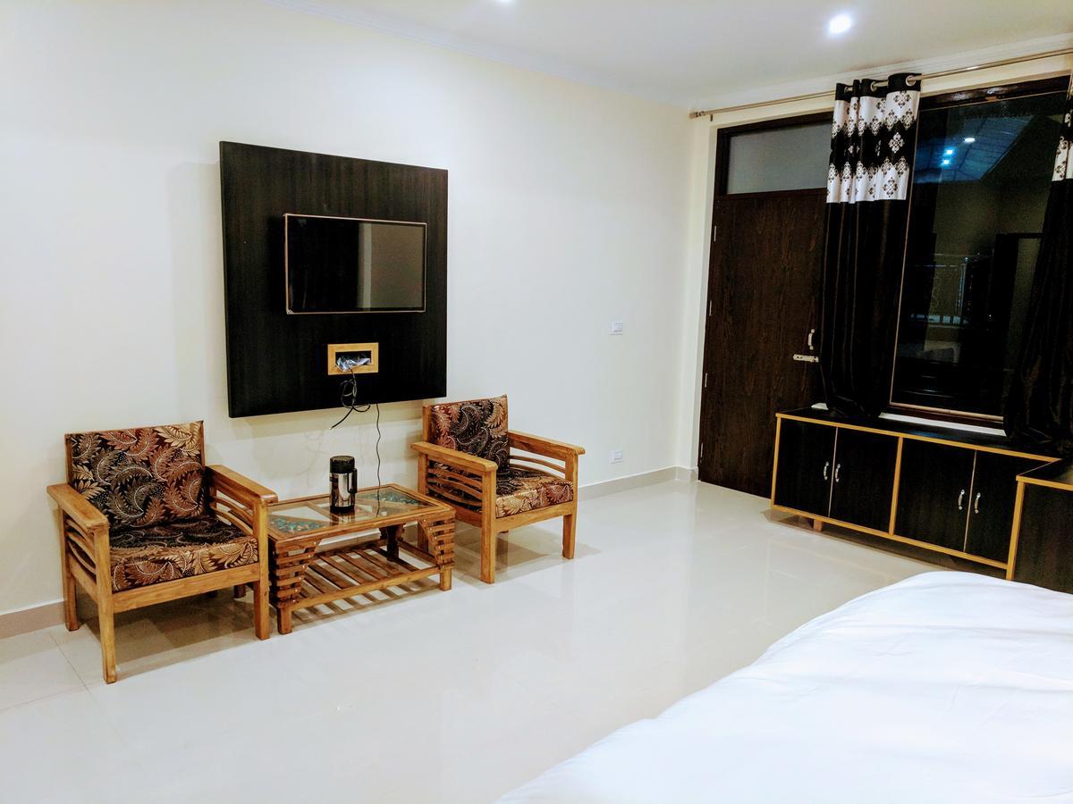 Fabhotel Rakus Place Hotel