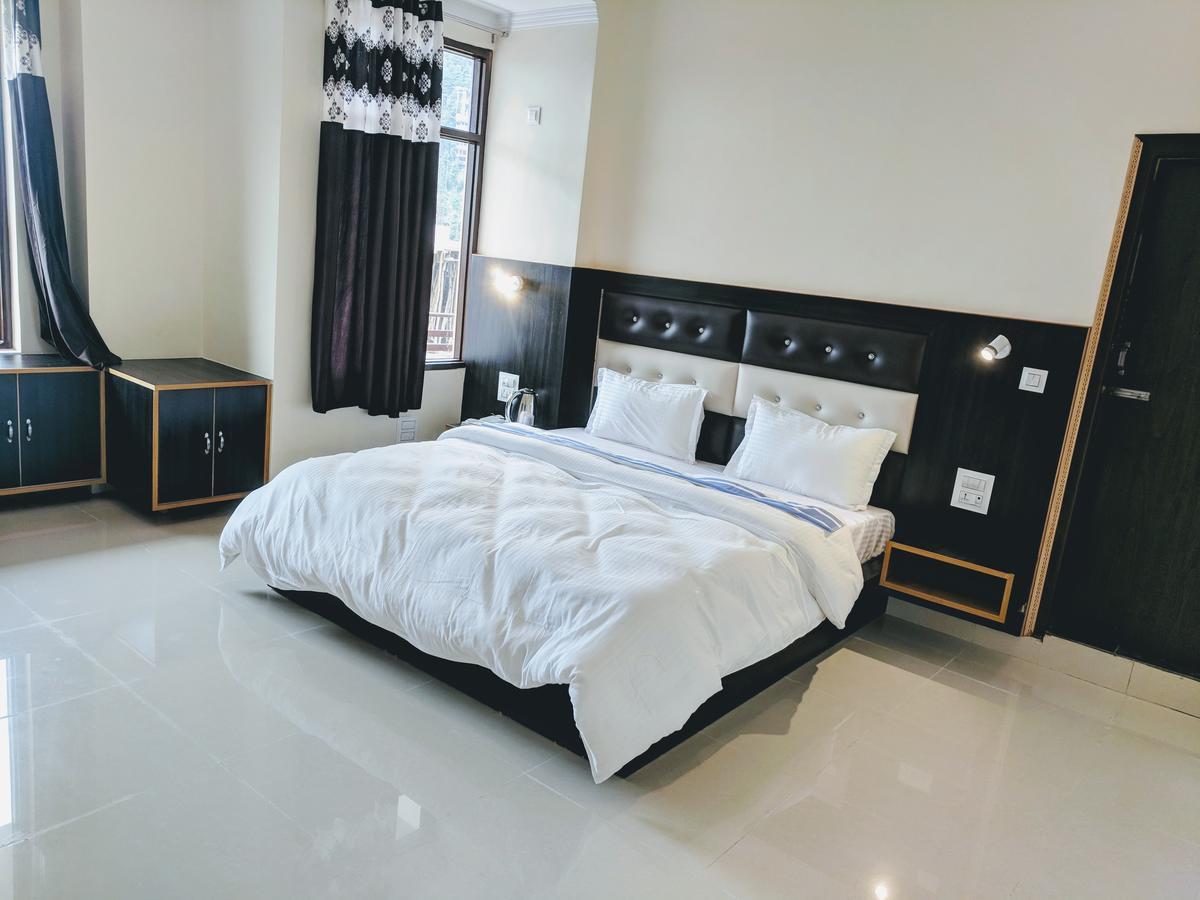 Fabhotel Rakus Place 3*