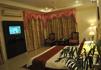 Treebo Trend Gk Conifer Hotel