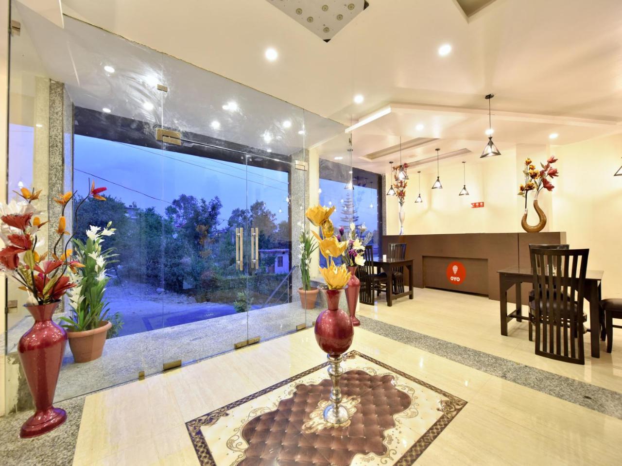 Hotel Oyo 12770 Mirage Residency 3*