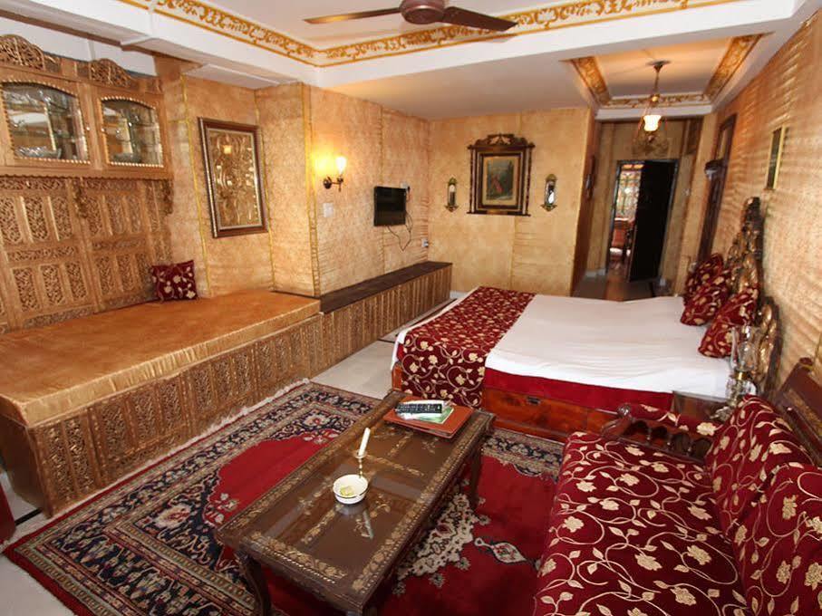 Welcomheritage Grace Hotel