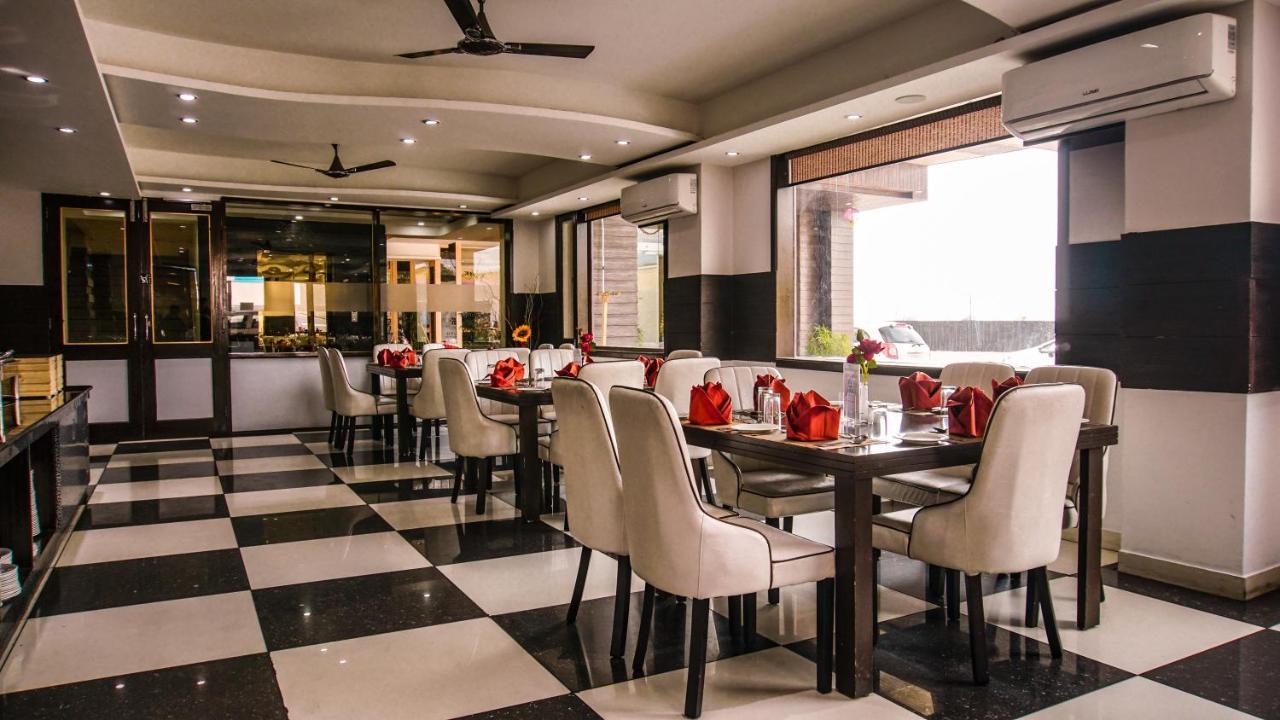 Hotel D'polo Club &