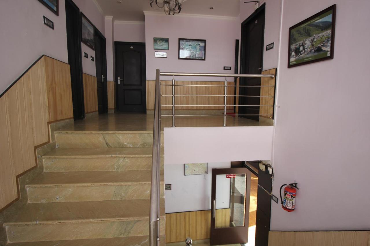 Hill, Near Mall Road, Mcleodganj# Parking#restaurant 3*
