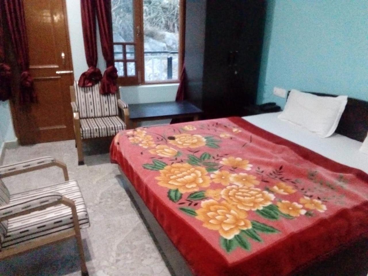 Mountain And Moon, Dharamkot Guest house 3*
