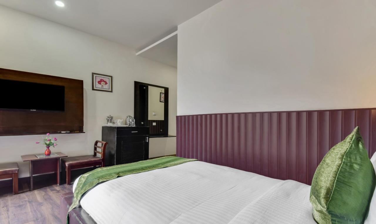 The Vaikunth Hotel 3*