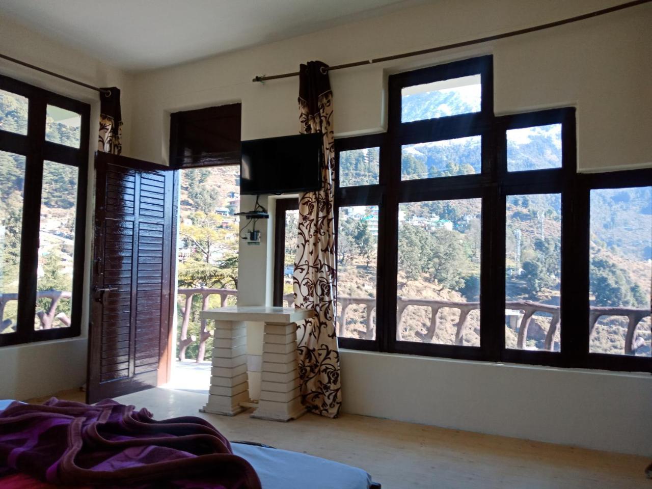 Pine Spring Hotel 3*