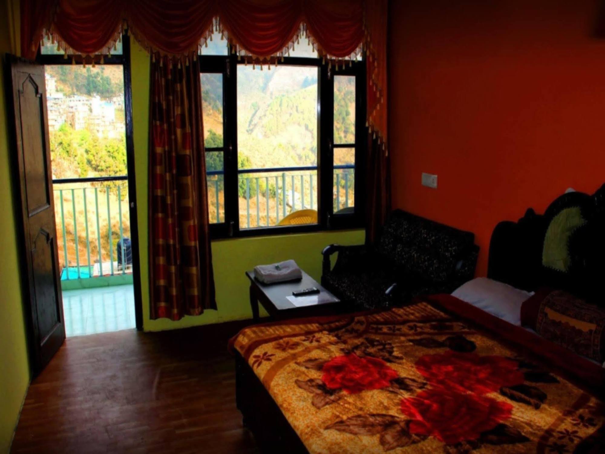 Pink House Hotel Dharamshala