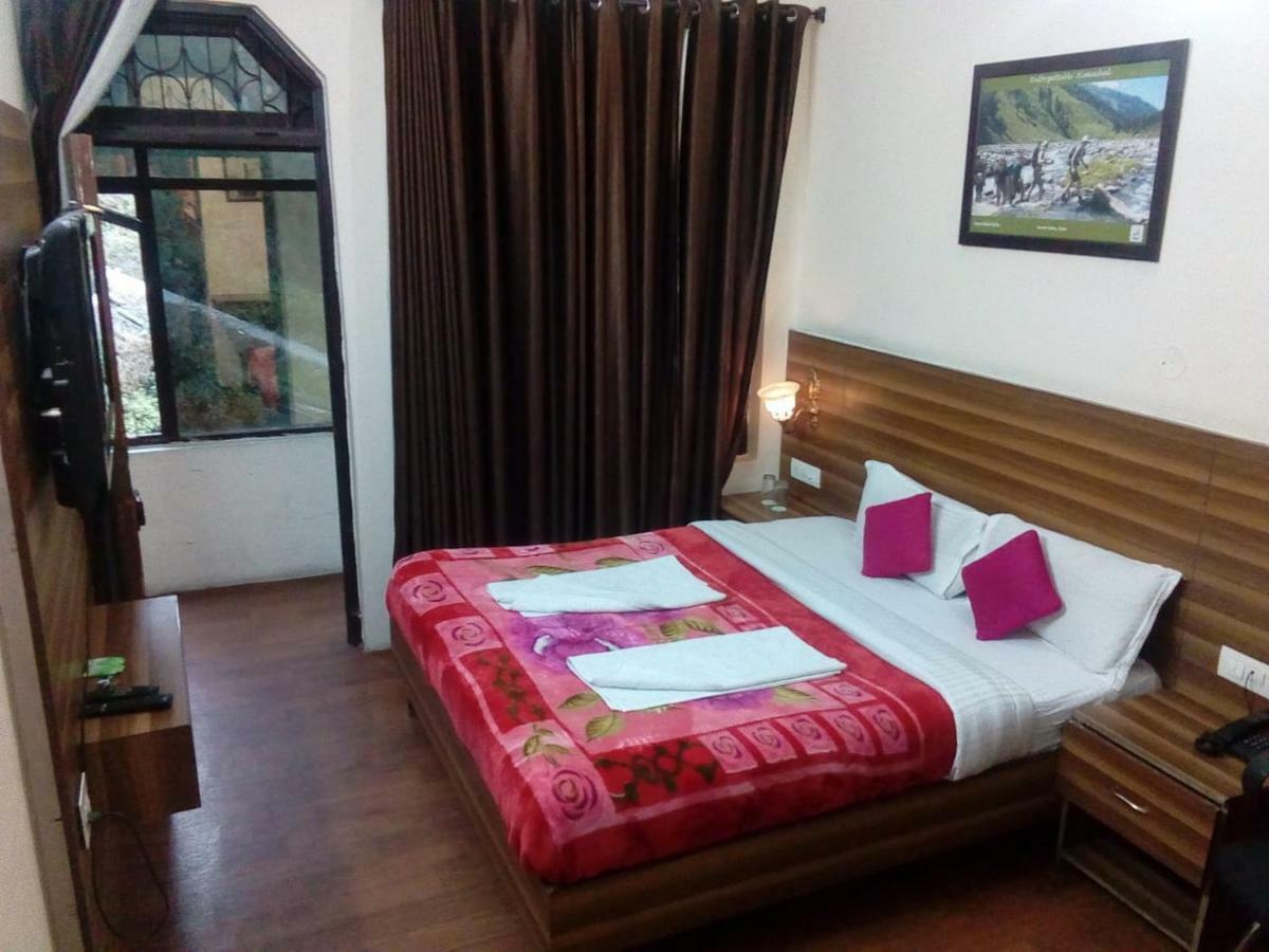 Vijay Palace Hostel *