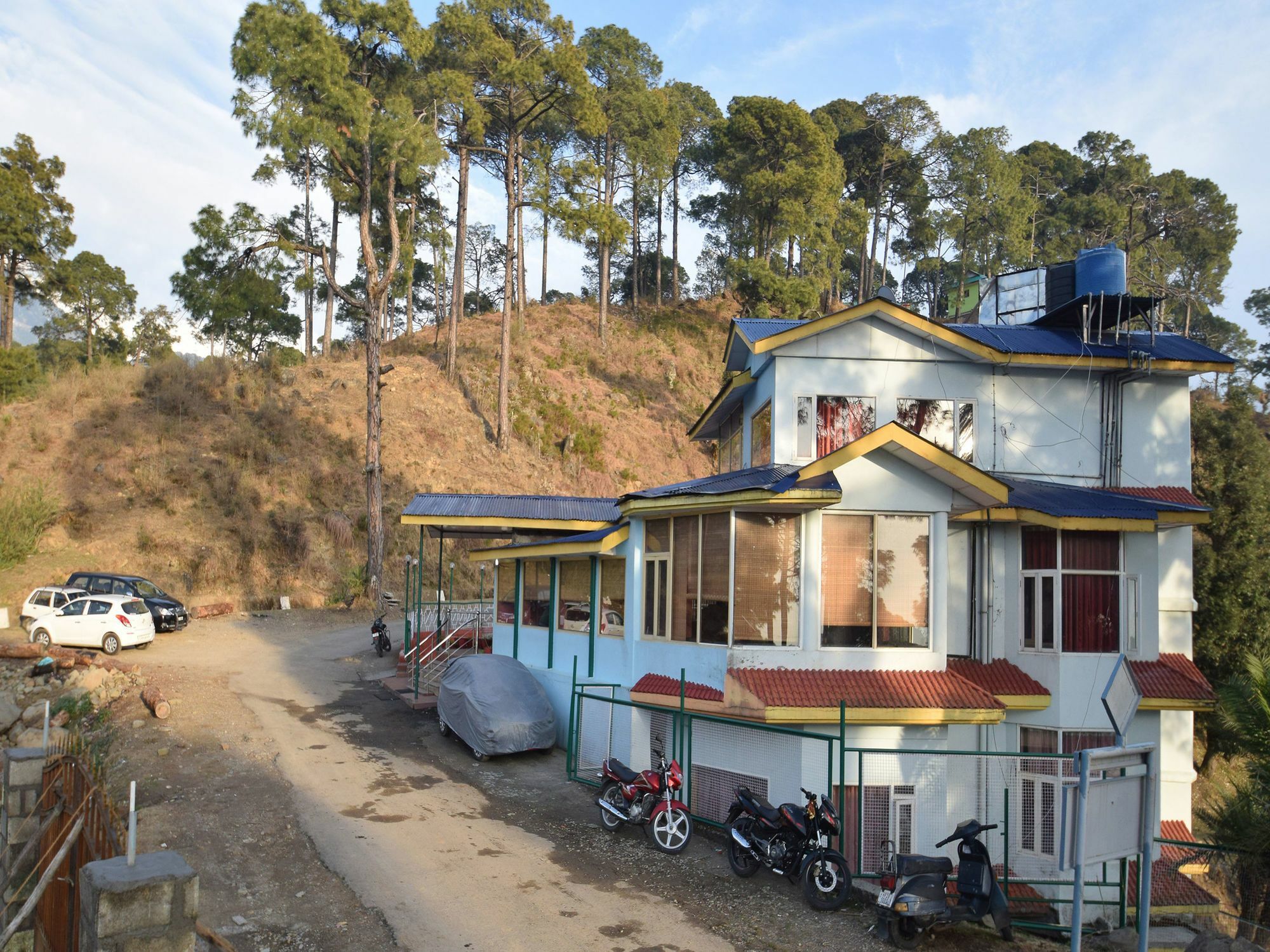 Oyo 12079 Manu Vinod Hotel Dharamshala
