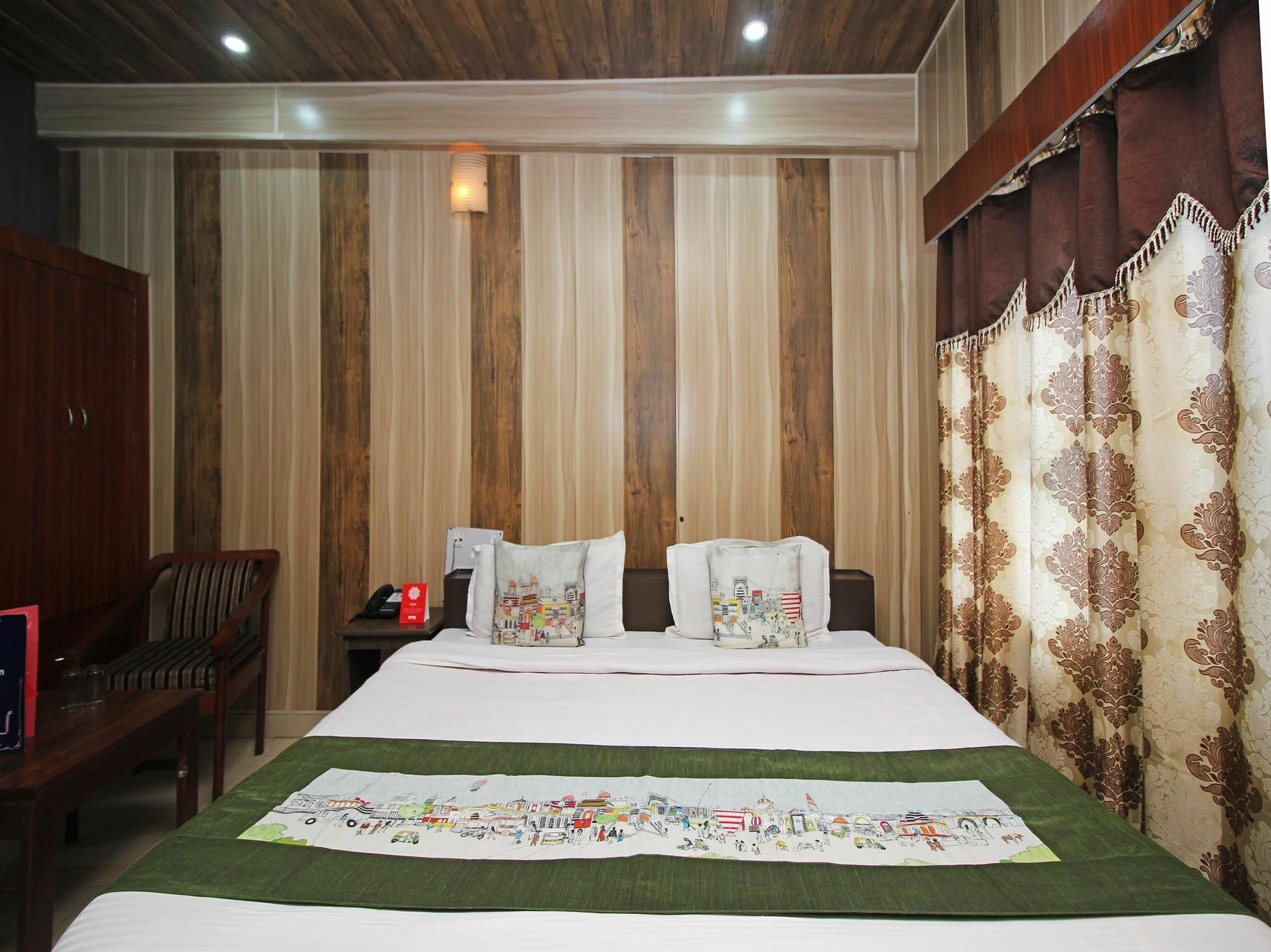 Hotel Oyo 7028 Krishna And Restaurant 3*