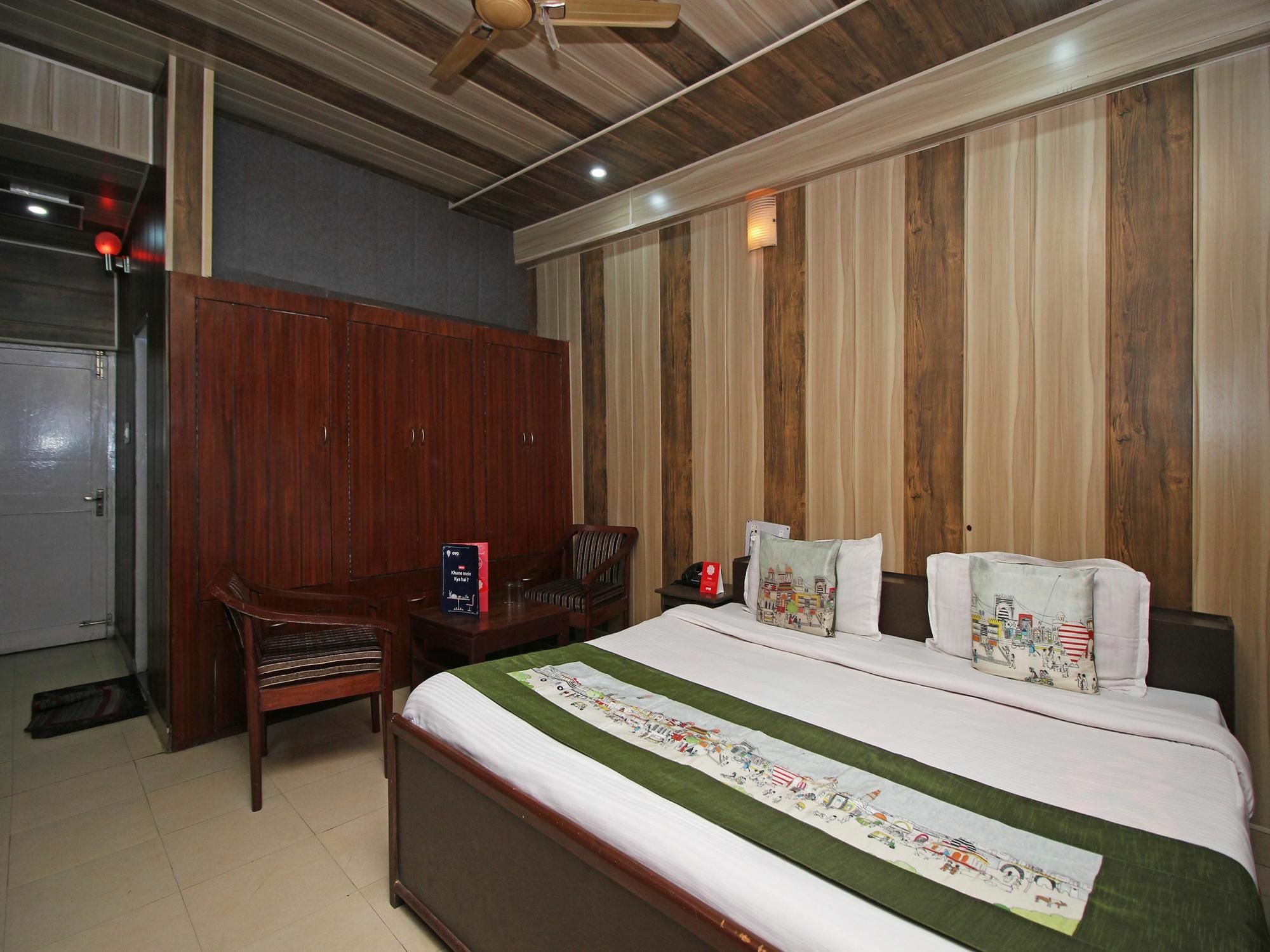 Oyo 7028 Krishna And Restaurant 3*
