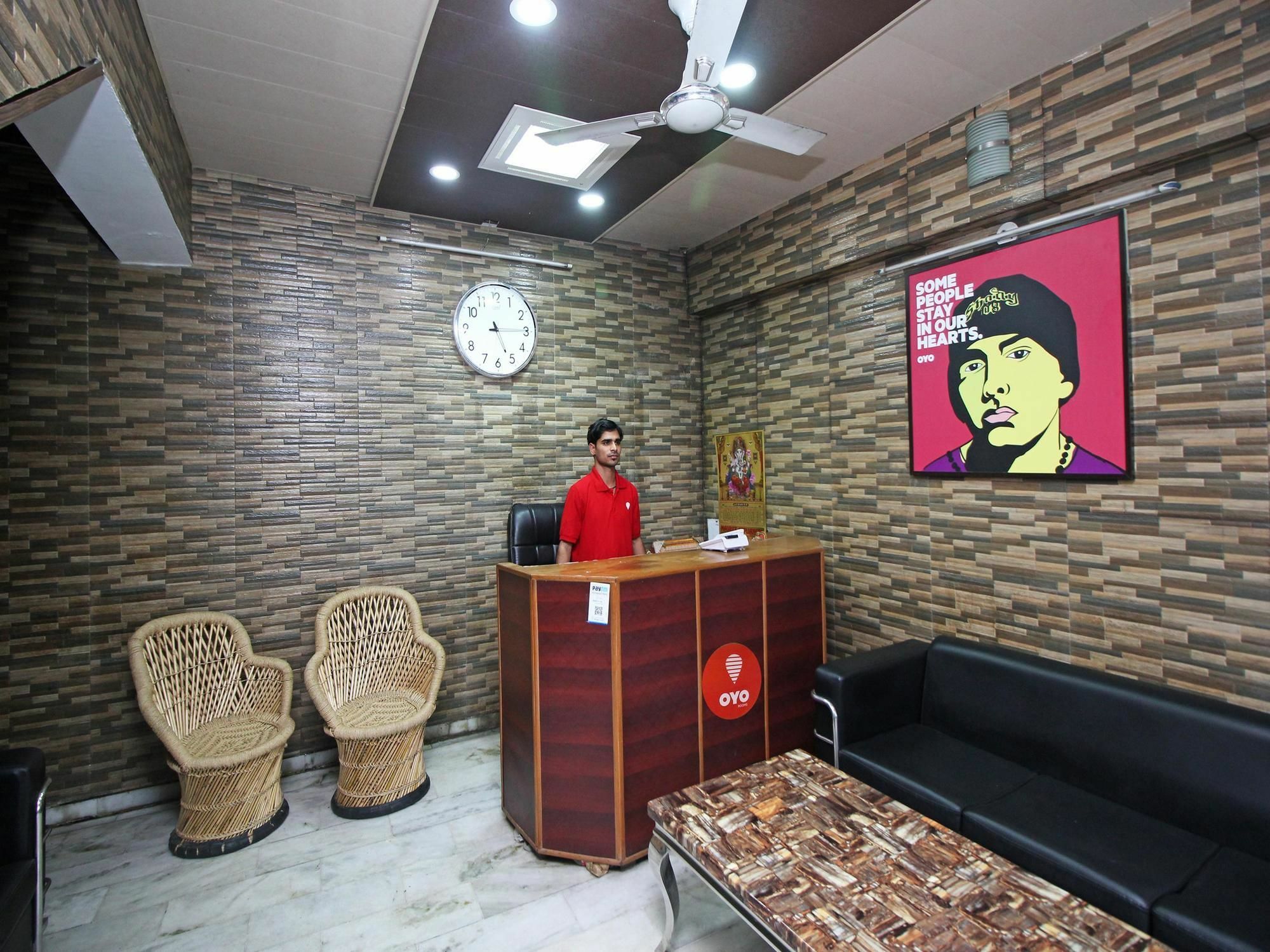 Hotel Oyo 7028 Krishna And Restaurant 3*