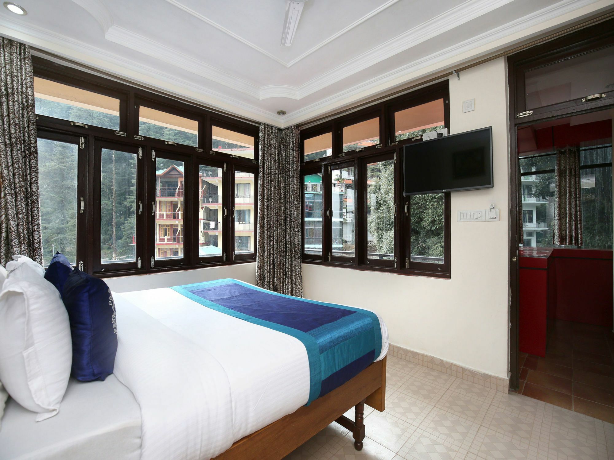 Oyo 9942 Ravine Hotel 3*