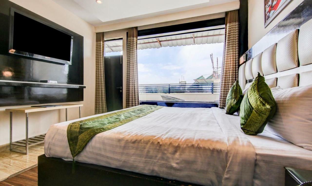 Lavish 3*