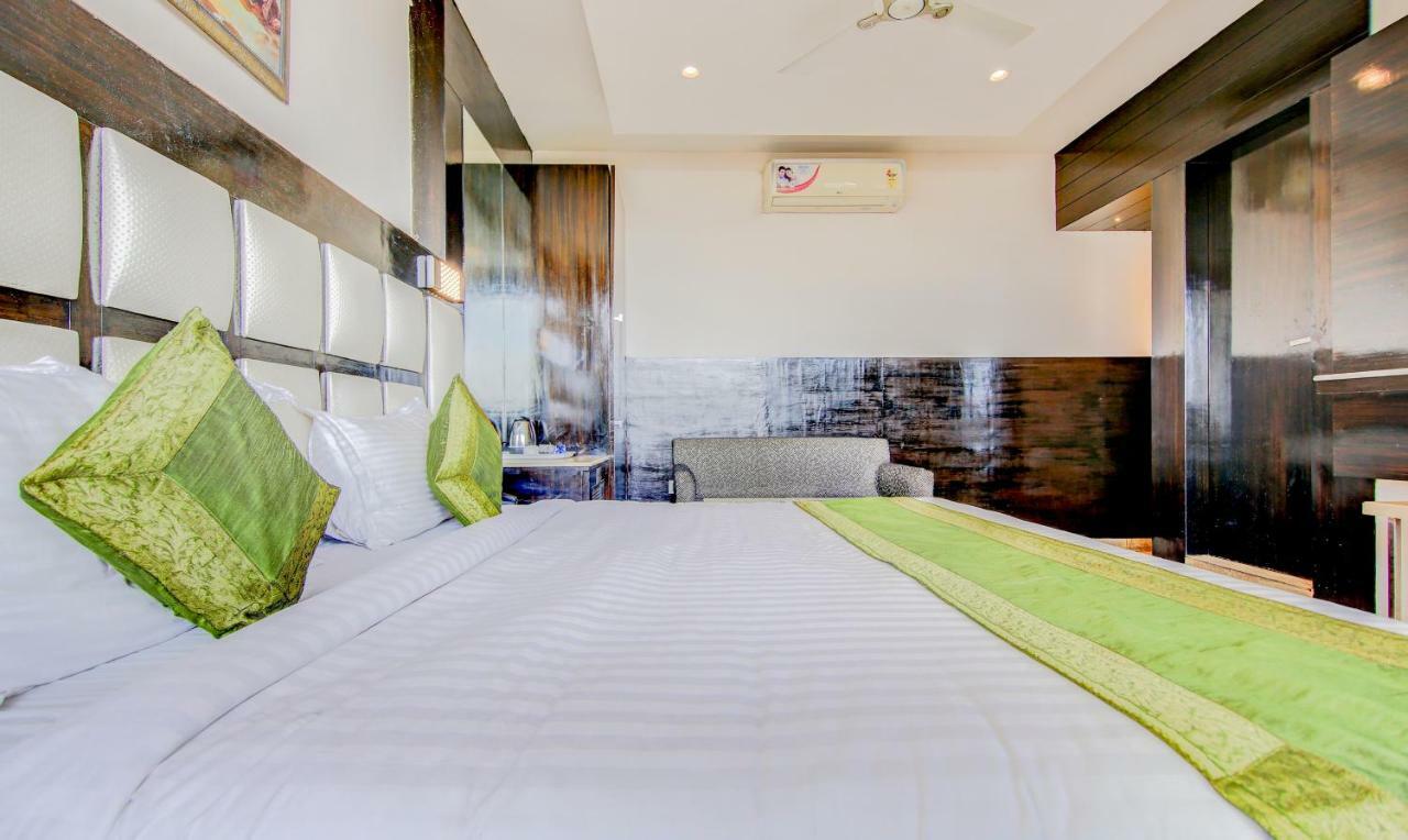 Lavish Hotel