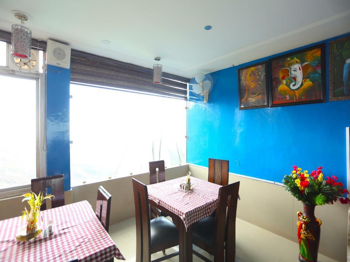 Oyo 35461 Deodar Hotel 3*