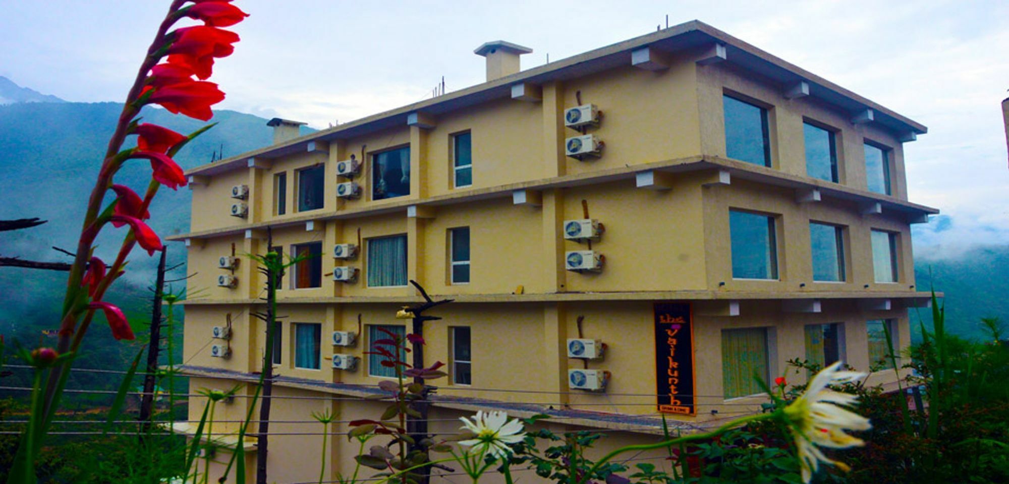 The Vaikunth Hotel 3*