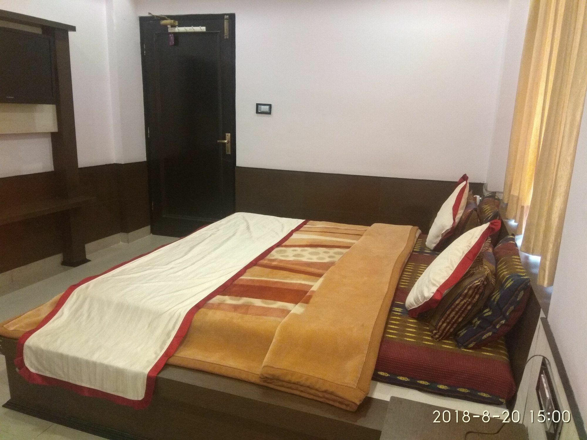 Hill, Near Mall Road, Mcleodganj# Parking#restaurant Dharamshala