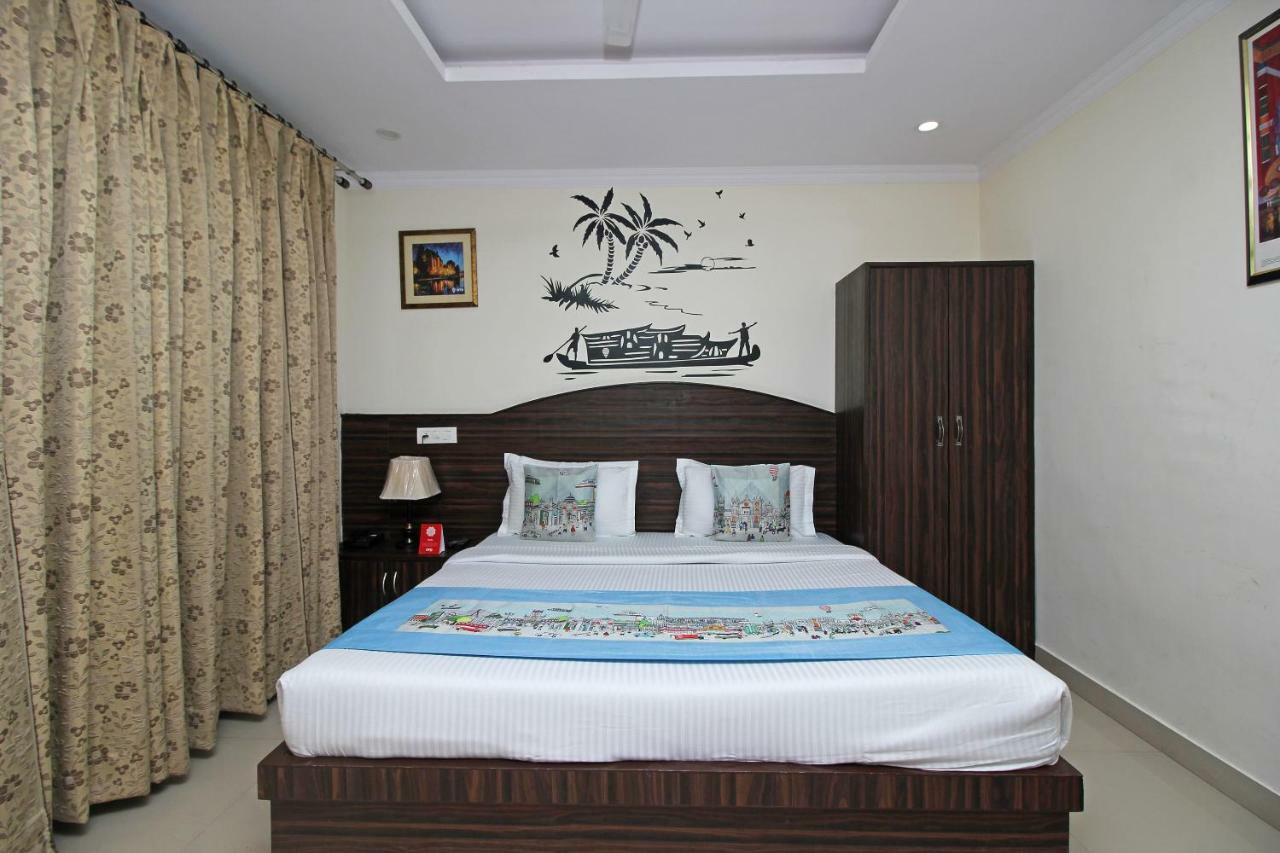 Oyo 4205 Anuj Regency 3*