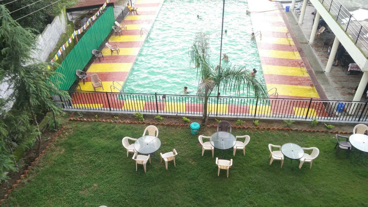 Highland Village 4*