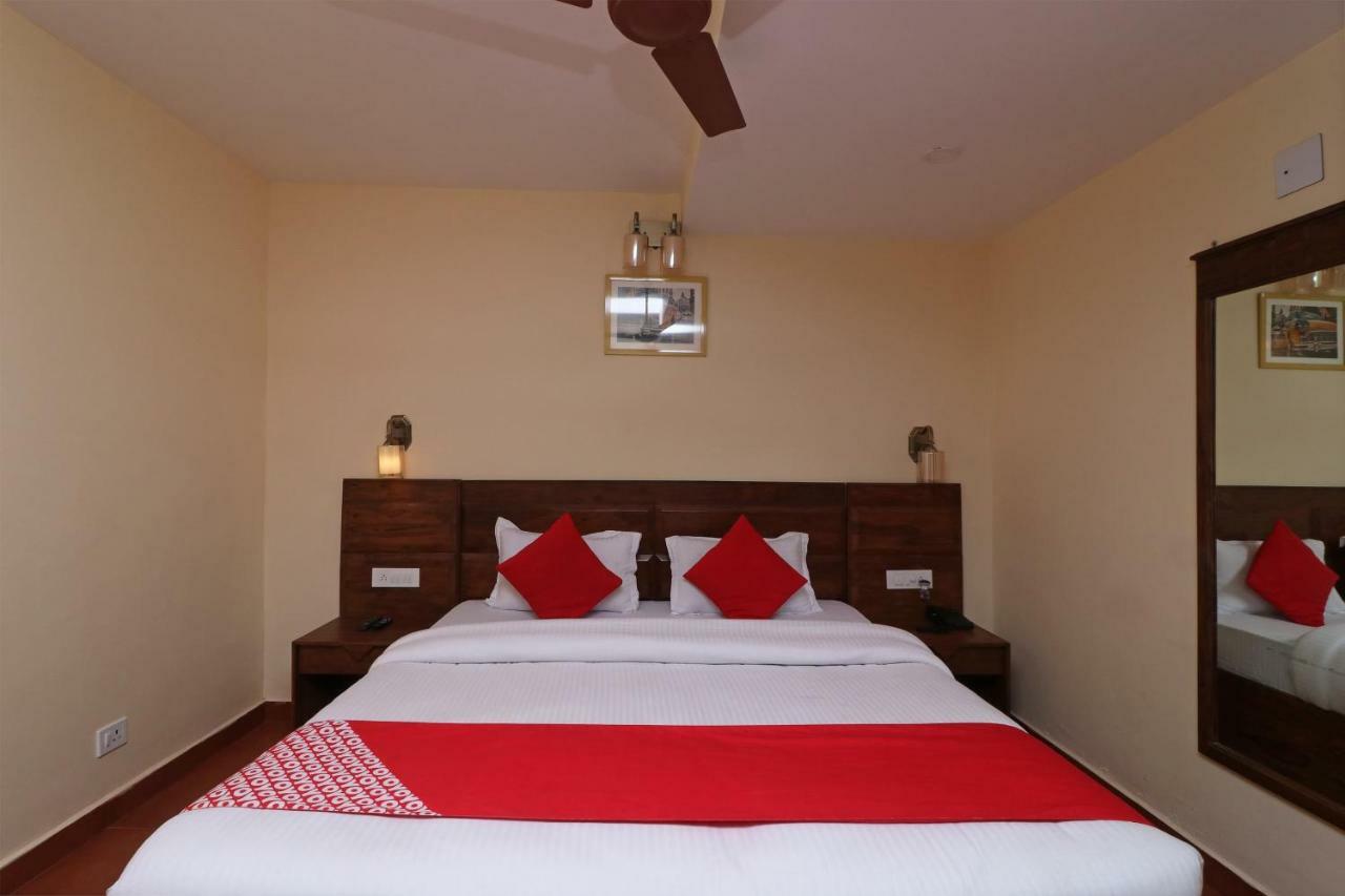 Capital O 4079 Nandini Hotel 3*