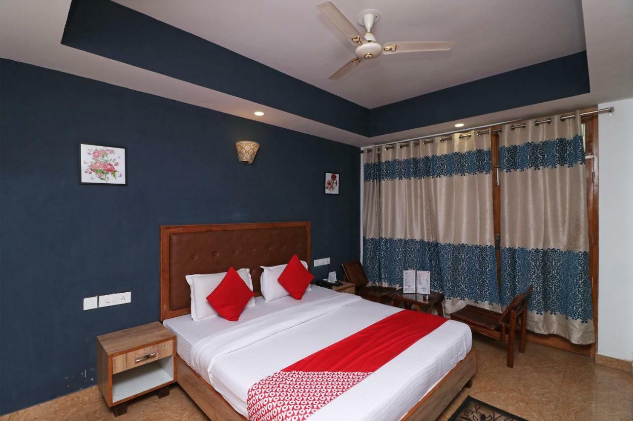 Capital O 4079 Nandini Hotel 3*