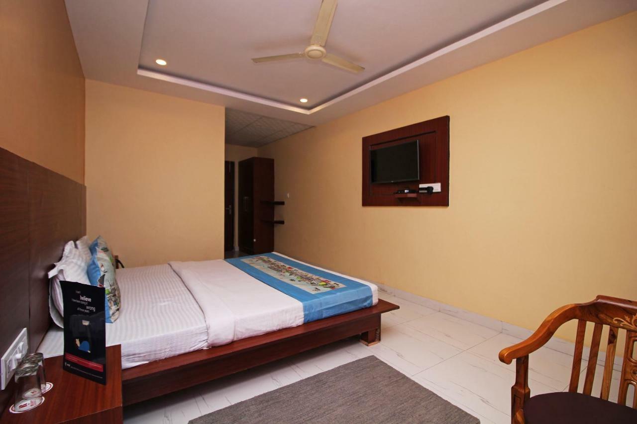 Hotel Oyo 8944 Red Carpet 3*
