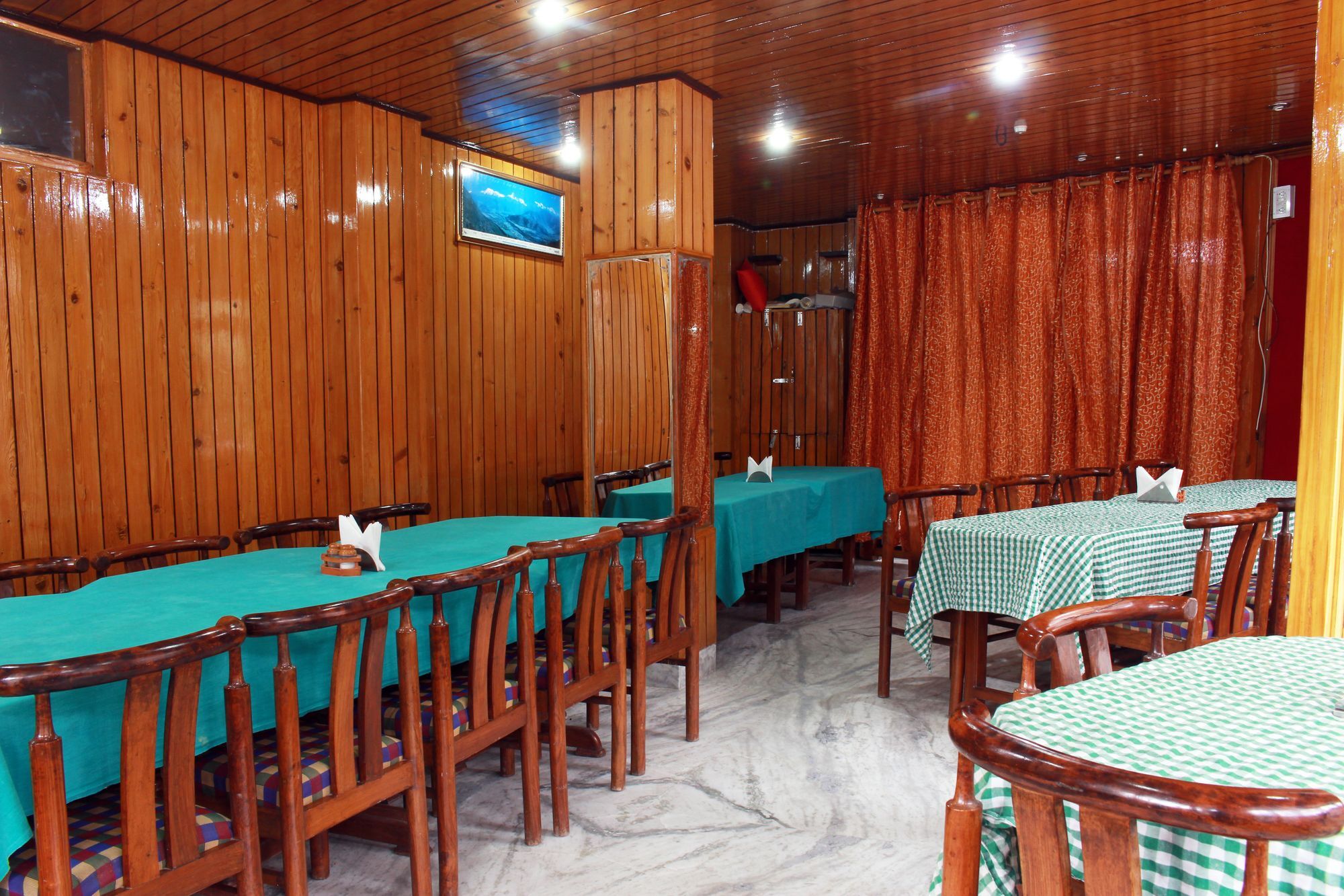 Akashdeep Hotel 3*