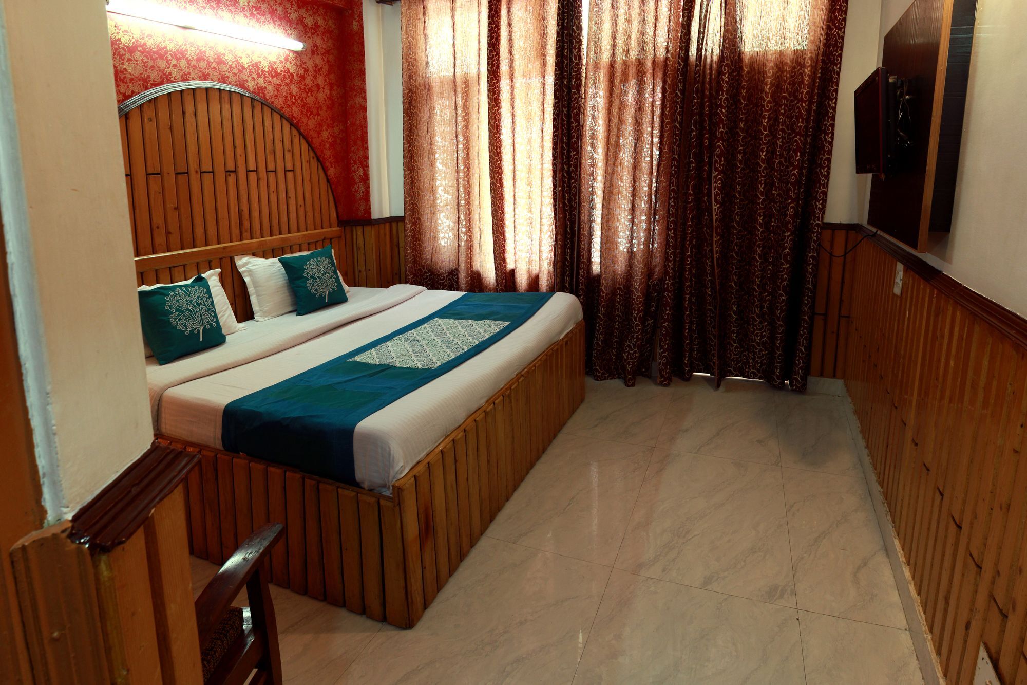 Akashdeep Hotel 3*