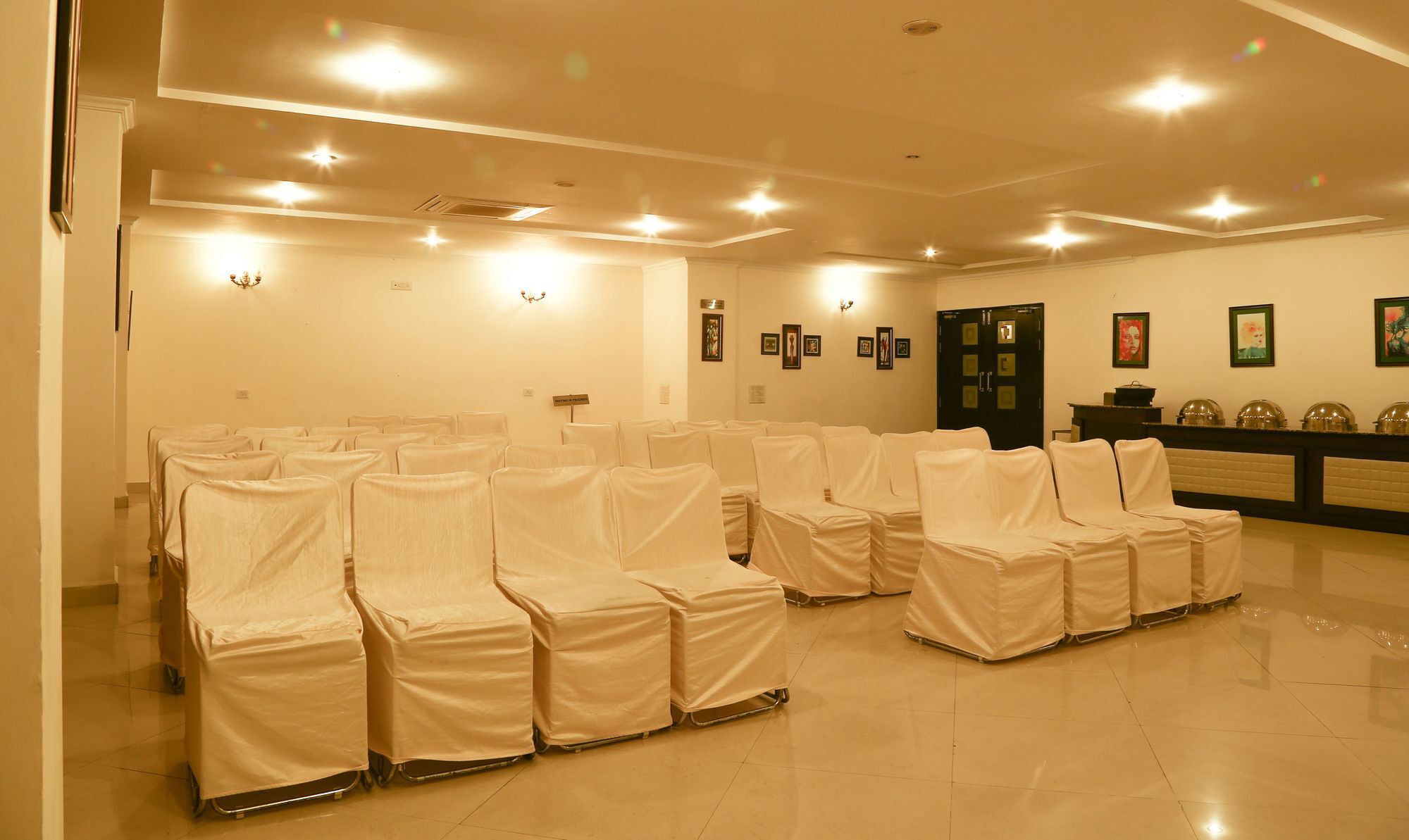 Treebo Trend Gk Conifer Hotel 3*