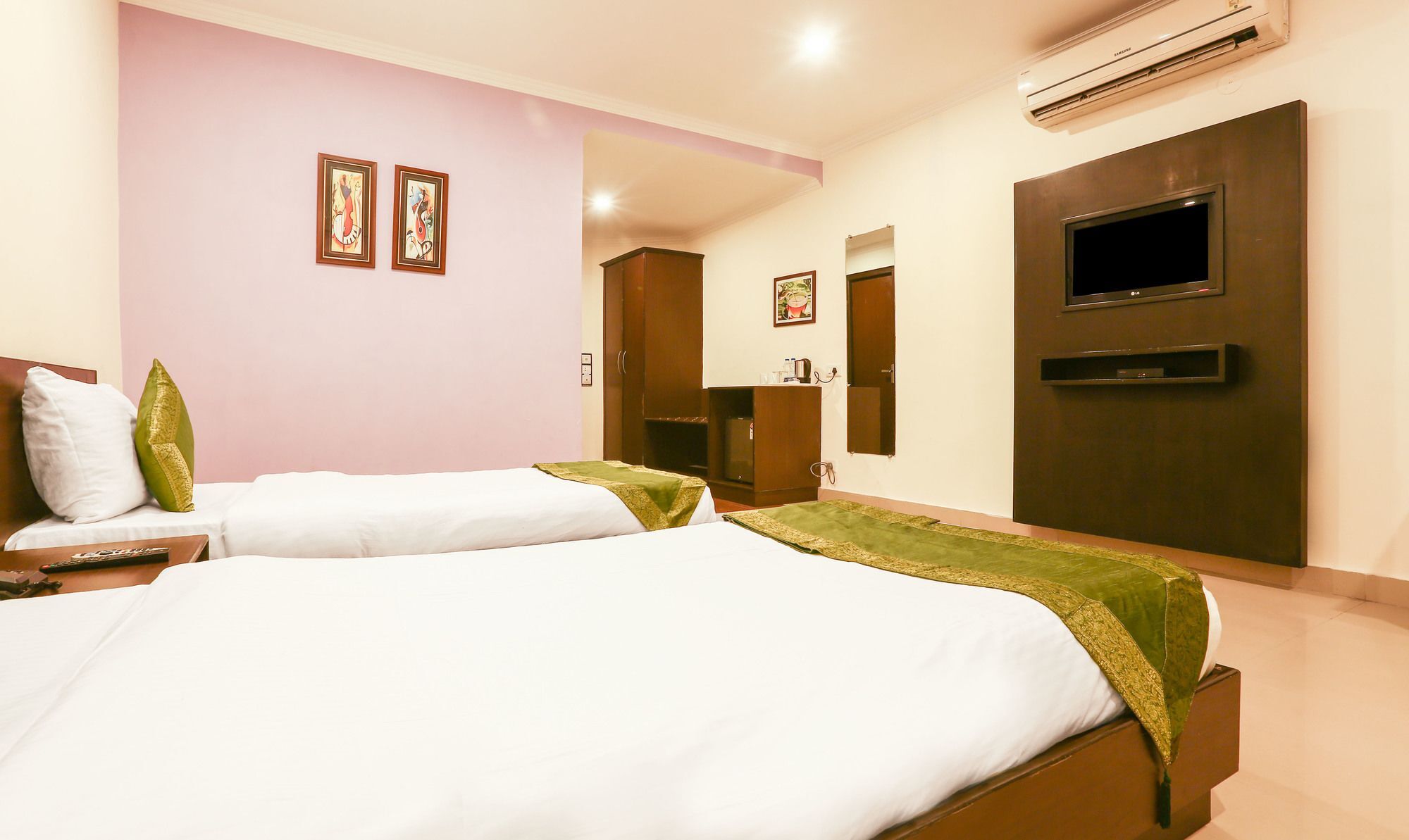 Hotel Treebo Trend Gk Conifer 3*